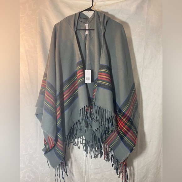 NWT Paperstore Grey Hood Plaid Poncho - Picture 6 of 9